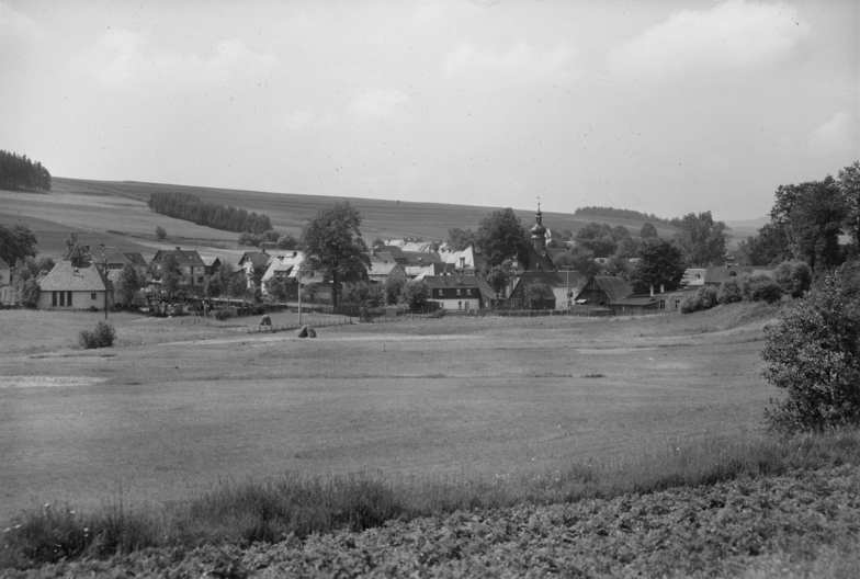 Rund um Dorfplatz und Kirche (8).jpg